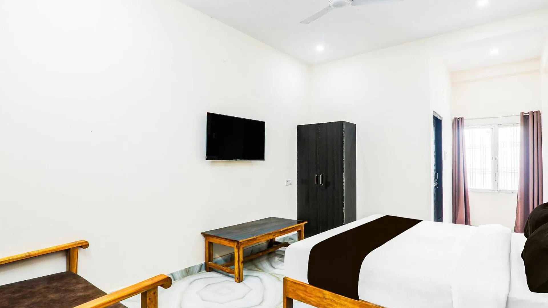 Hotel Super Collection O Karaudi Marg Chittaipur Varanasi Kakarmatha India