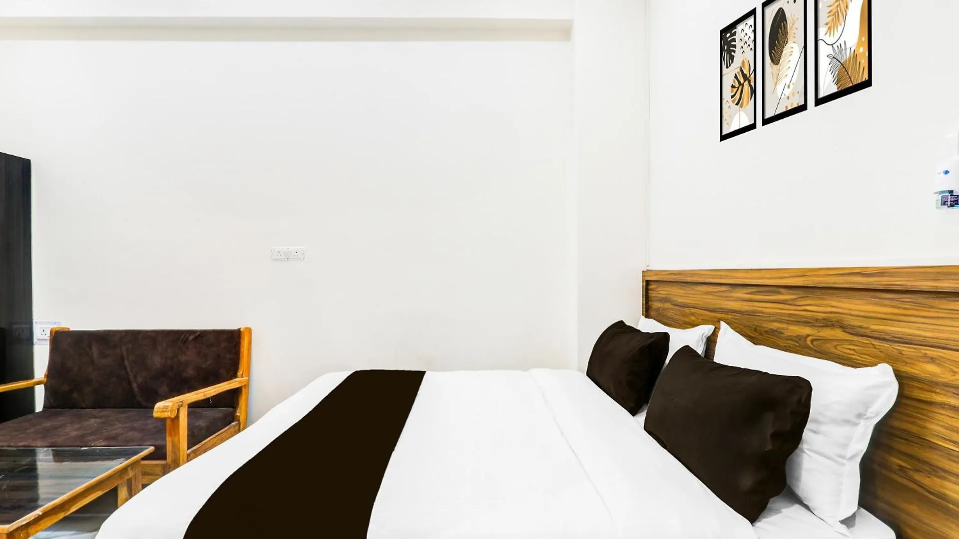 Hotel Super Collection O Karaudi Marg Chittaipur Varanasi Kakarmatha
