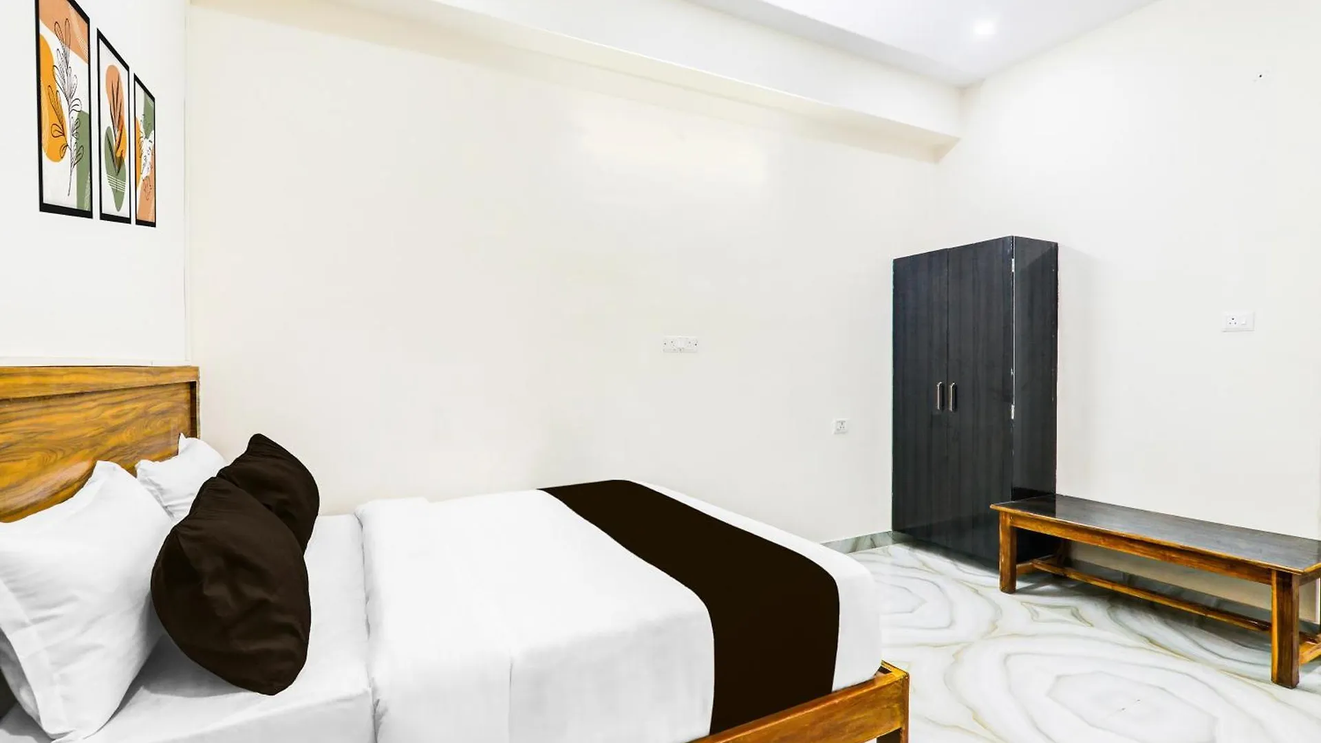 Super Collection O Karaudi Marg Chittaipur Varanasi Kakarmatha Hotel