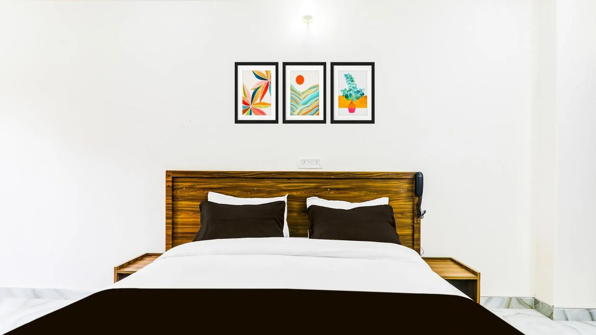Super Collection O Karaudi Marg Chittaipur Varanasi Kakarmatha Hotel