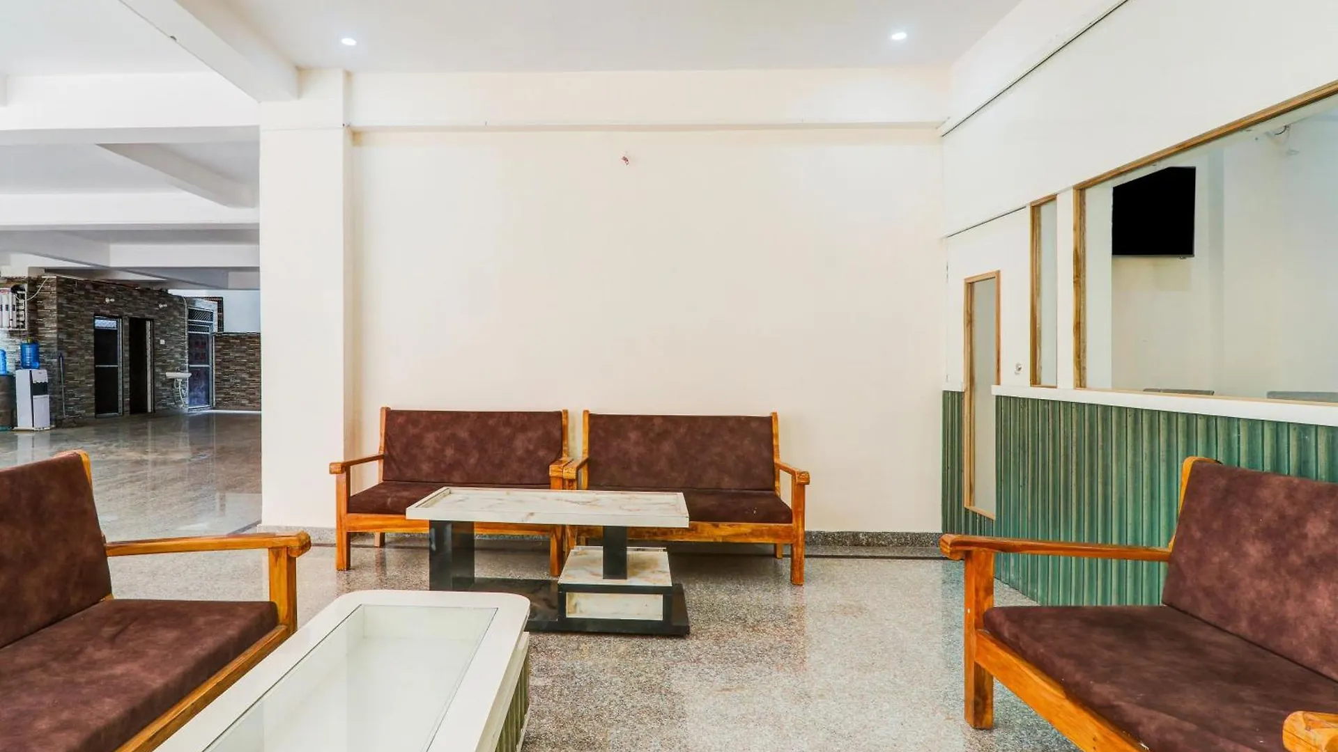 Hotel Super Collection O Karaudi Marg Chittaipur Varanasi Kakarmatha India