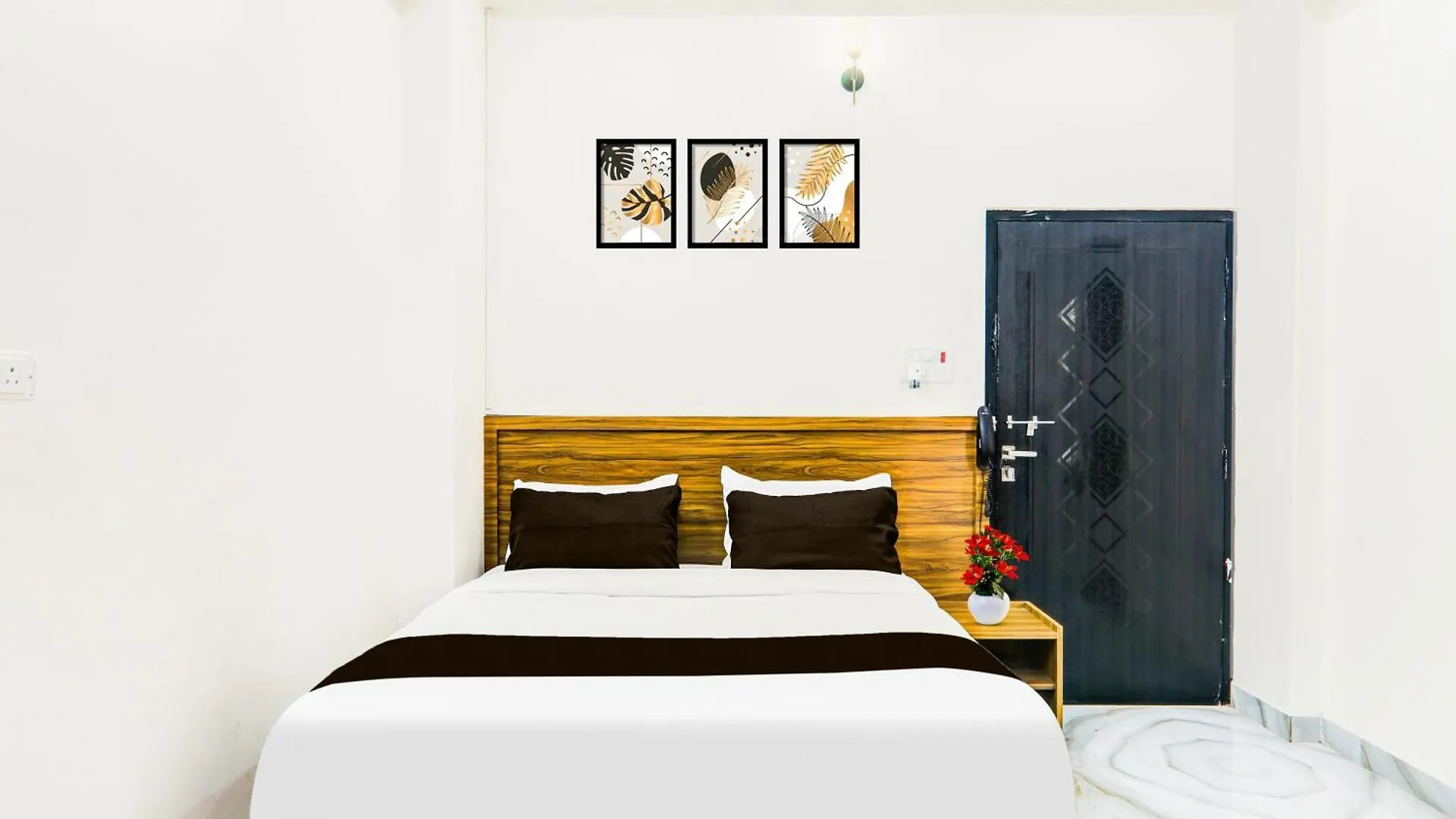 Super Collection O Karaudi Marg Chittaipur Varanasi Kakarmatha Hotel